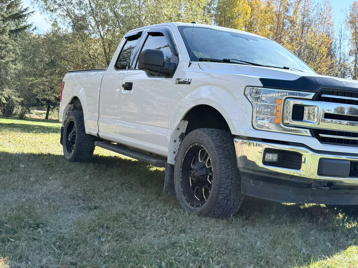 2018 Ford F-150 **Low Kms** - photo 3