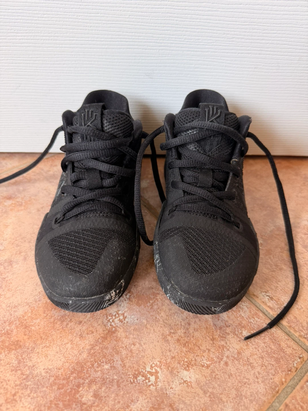 EUC Nike Kyrie 3 Black Basketball Shoes (Little Kids 11c) - photo 2