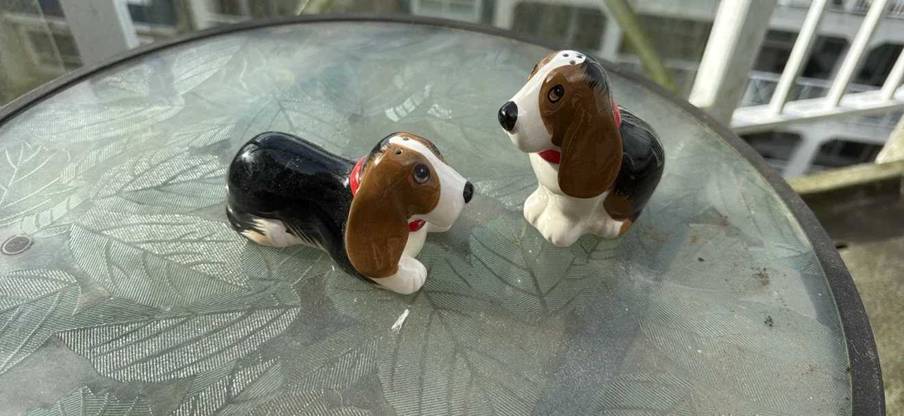 Basset Hound Salt and Pepper Shakers - photo 2