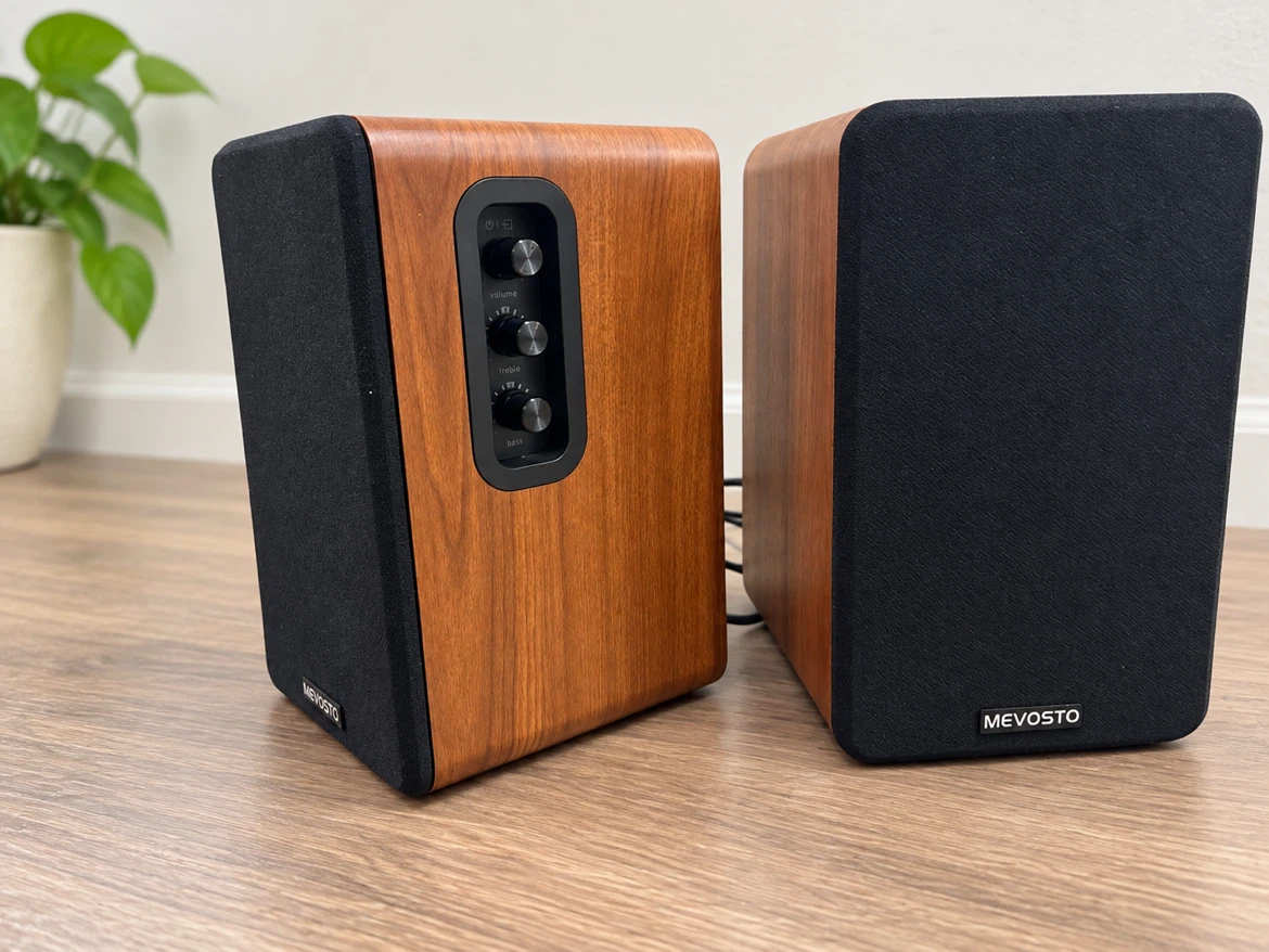 DS19 Powered Bookshelf Speakers – For Repair / Parts – $80