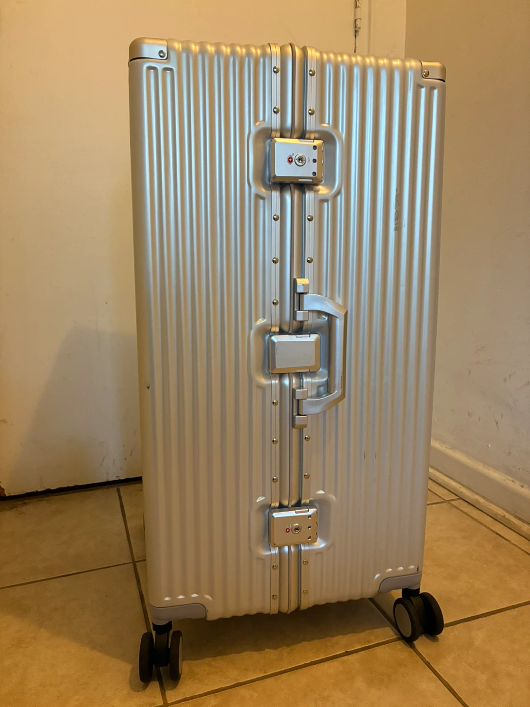 Authentic 30-inch Behrman Luggage - photo 2