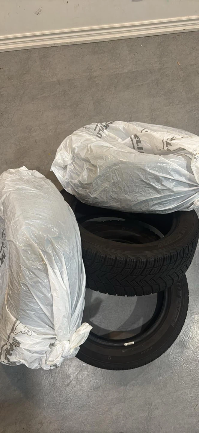 4 Michelin X-Ice Snow Tires 235/60R18