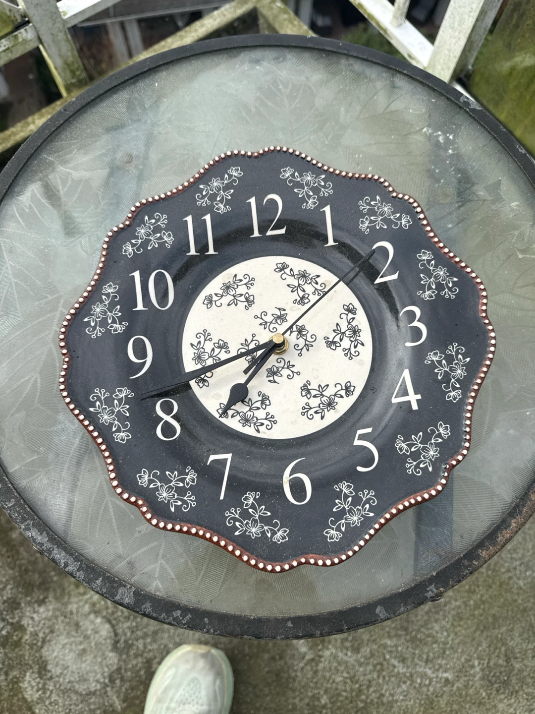 Decorative floral wall clock