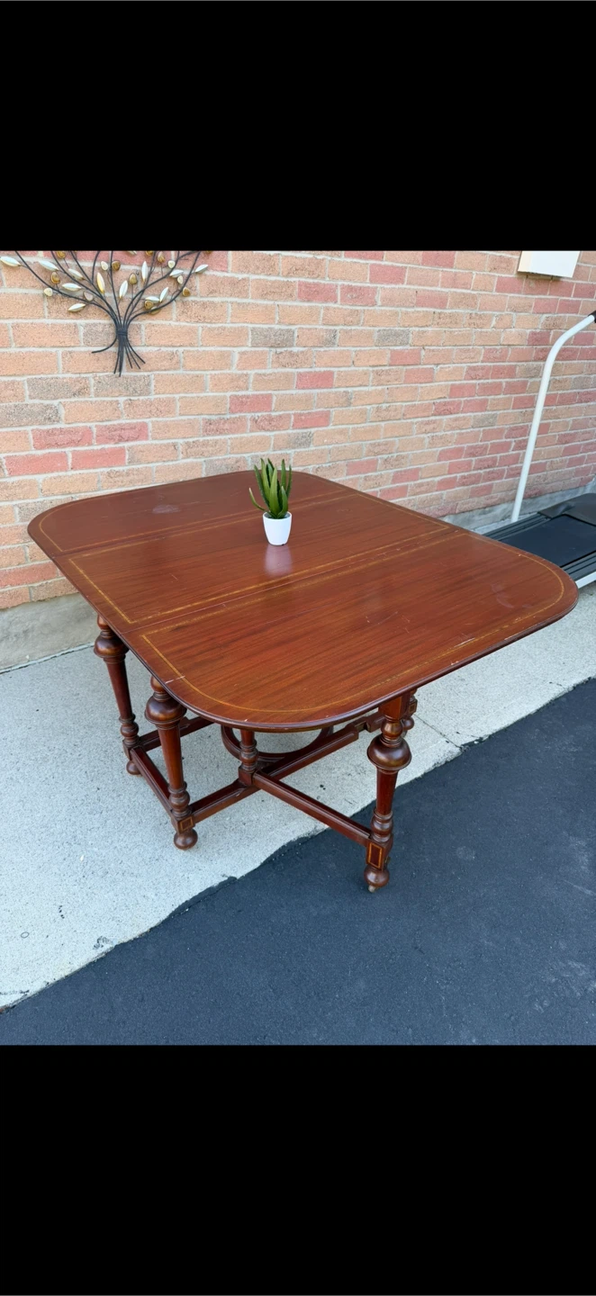 Beautiful Foldable Wood Table