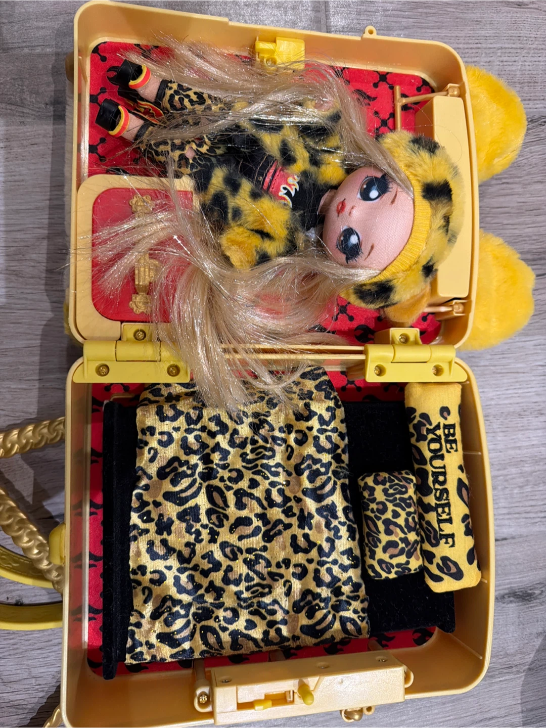 Na Na Na Surprise Leopard Travel Case and Doll
