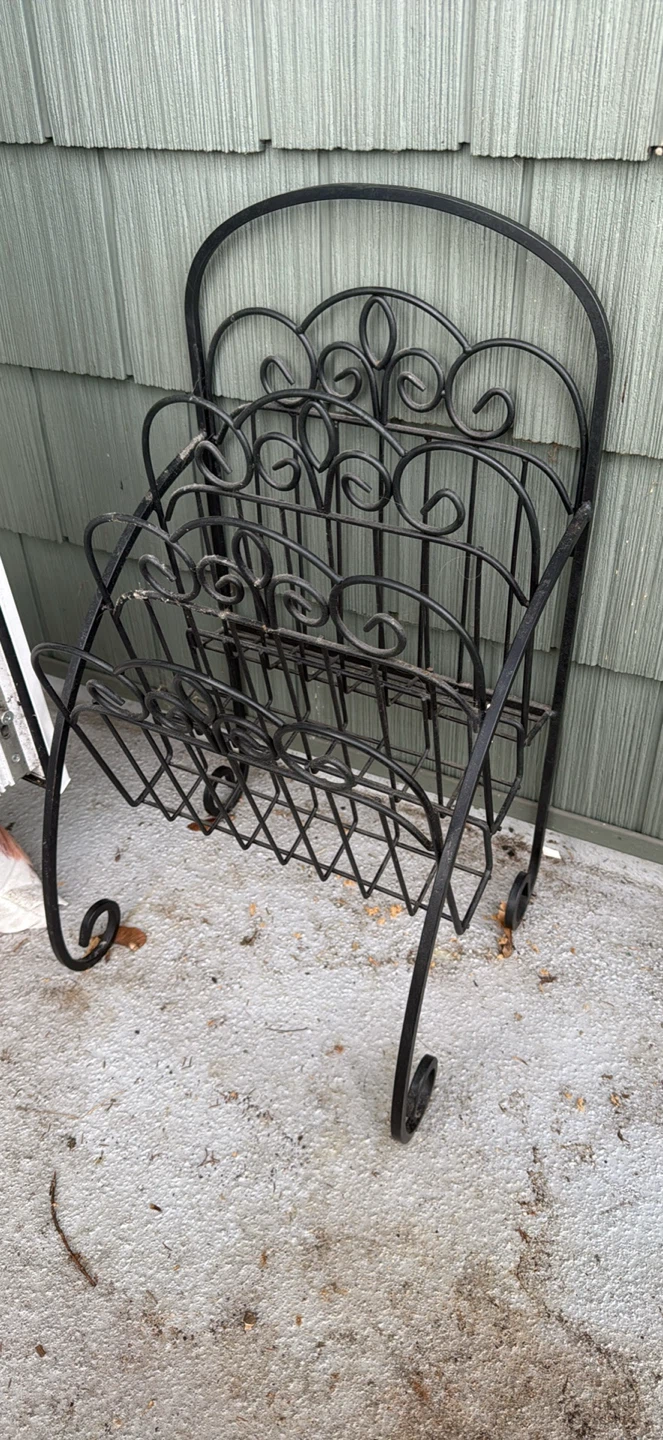 Black Scrollwork Metal Magazine Rack
