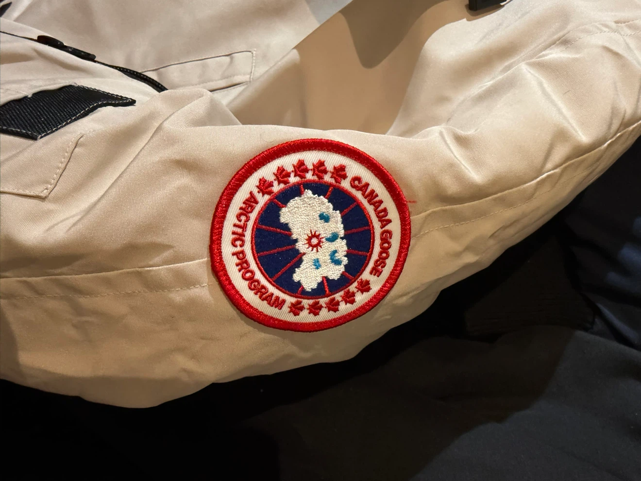 Canada Goose Bomber Jacket unisex - photo 3