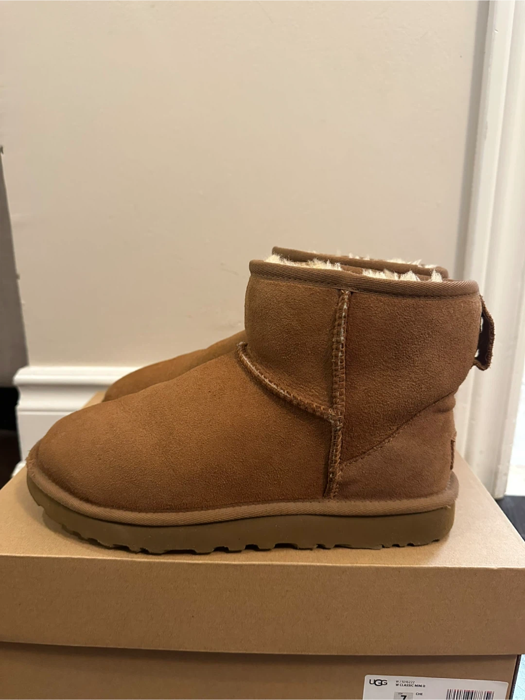 Ugg - Women’s Classic Mini II Boots - EUC