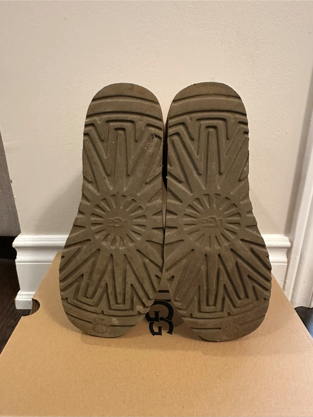 Ugg - Women’s Classic Mini II Boots - EUC - photo 5