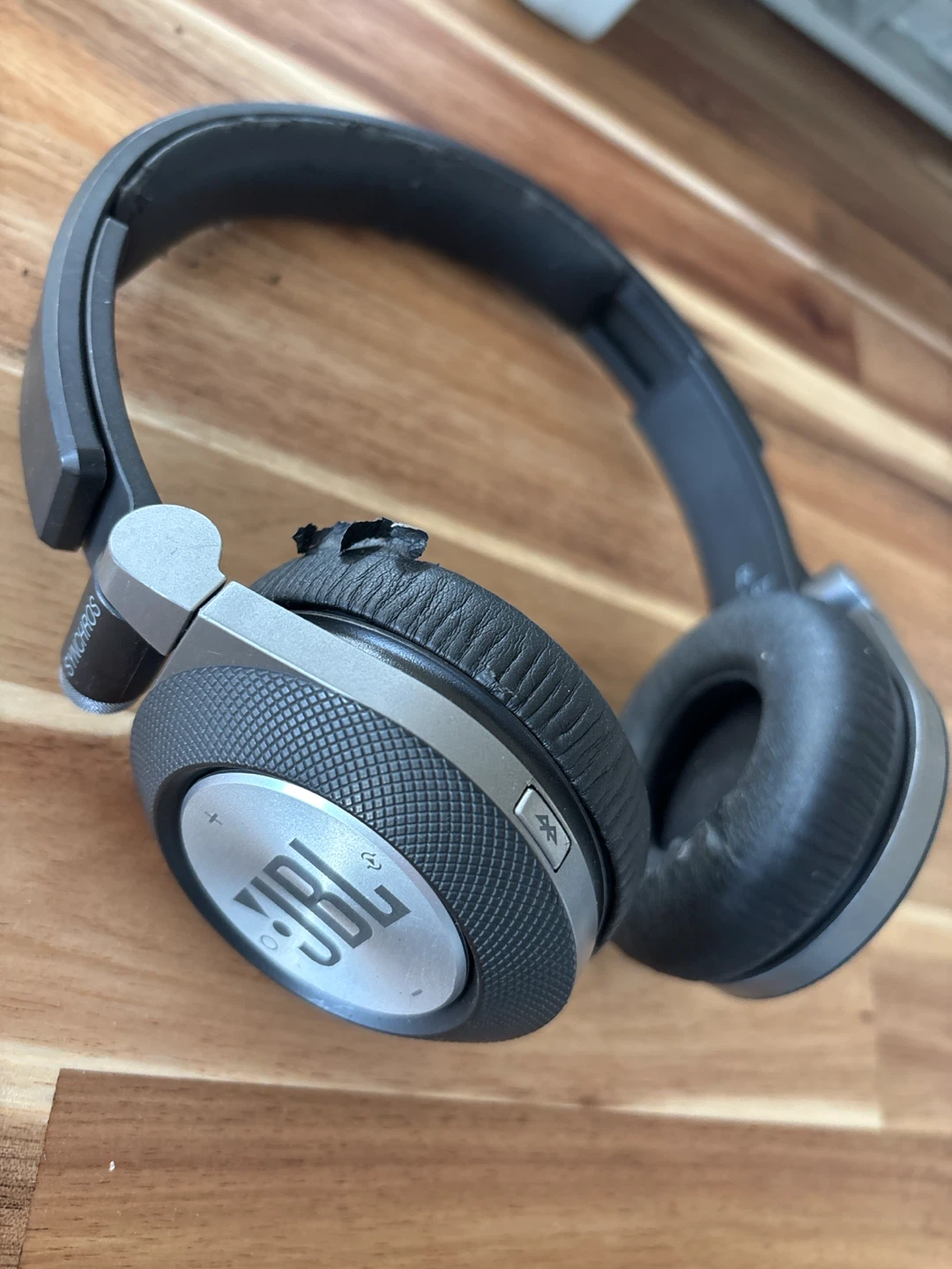 JBL Synchros E40BT Bluetooth Headphones