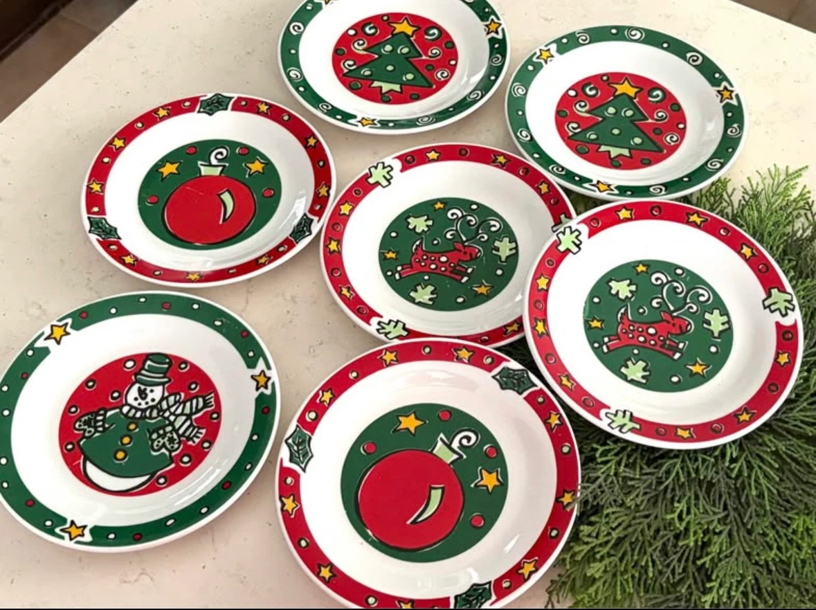 11 Assorted Christmas Holiday Plates