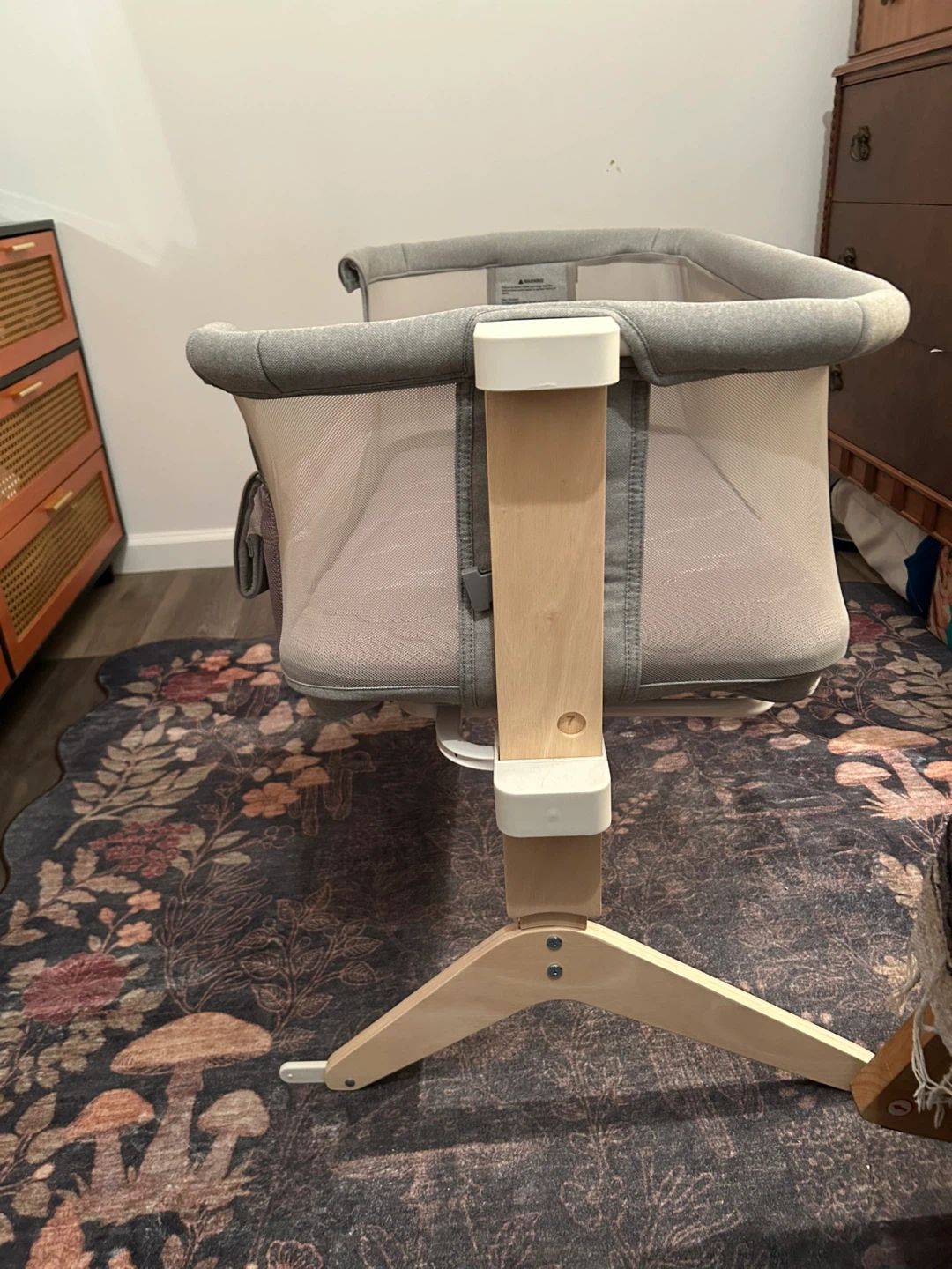 Newton Bassinet & Bedside Sleeper + 2 Extra Sheets - photo 3