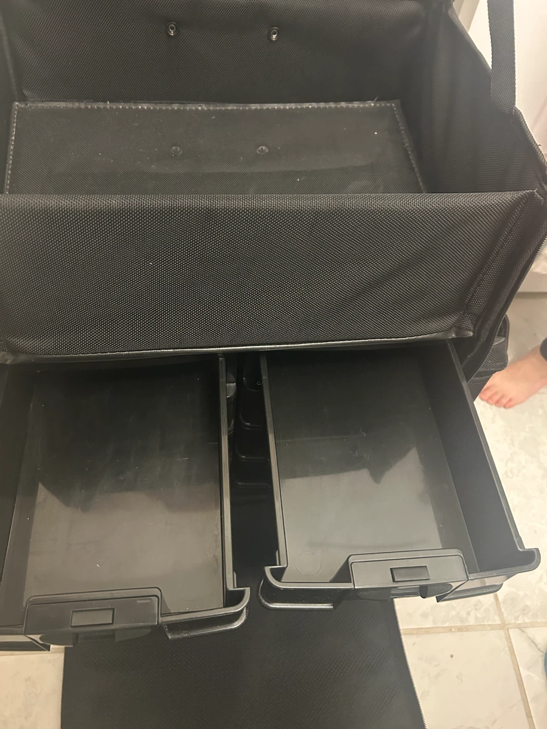 Sorise Rolling Makeup Case - photo 4