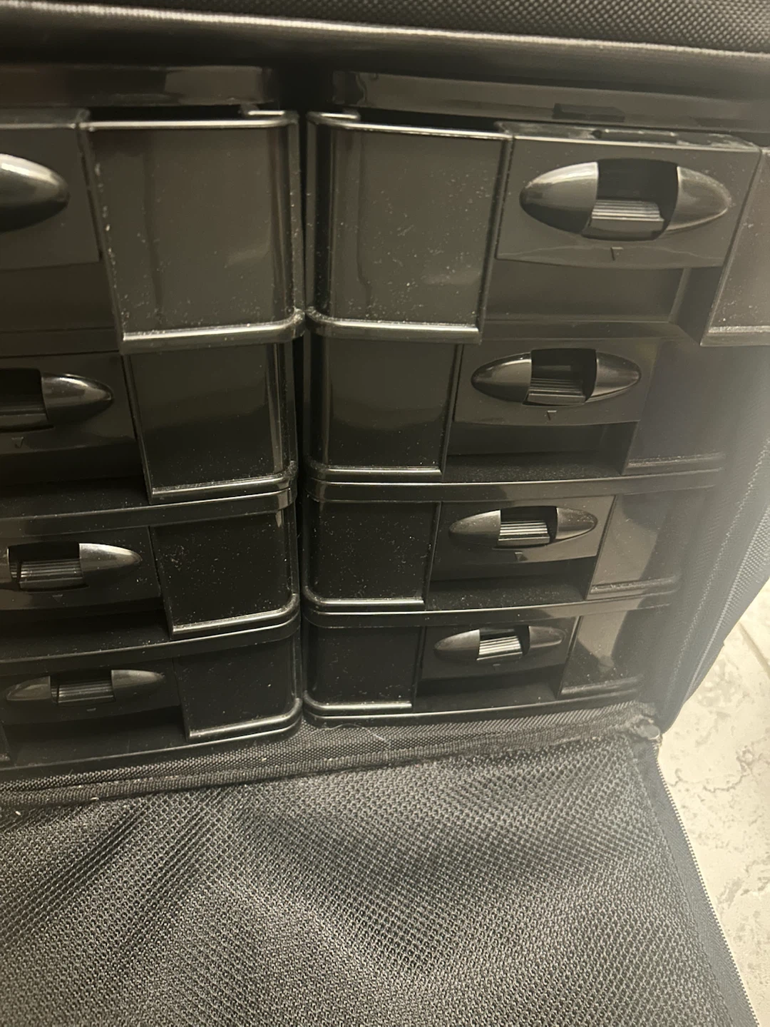 Sorise Rolling Makeup Case - photo 5