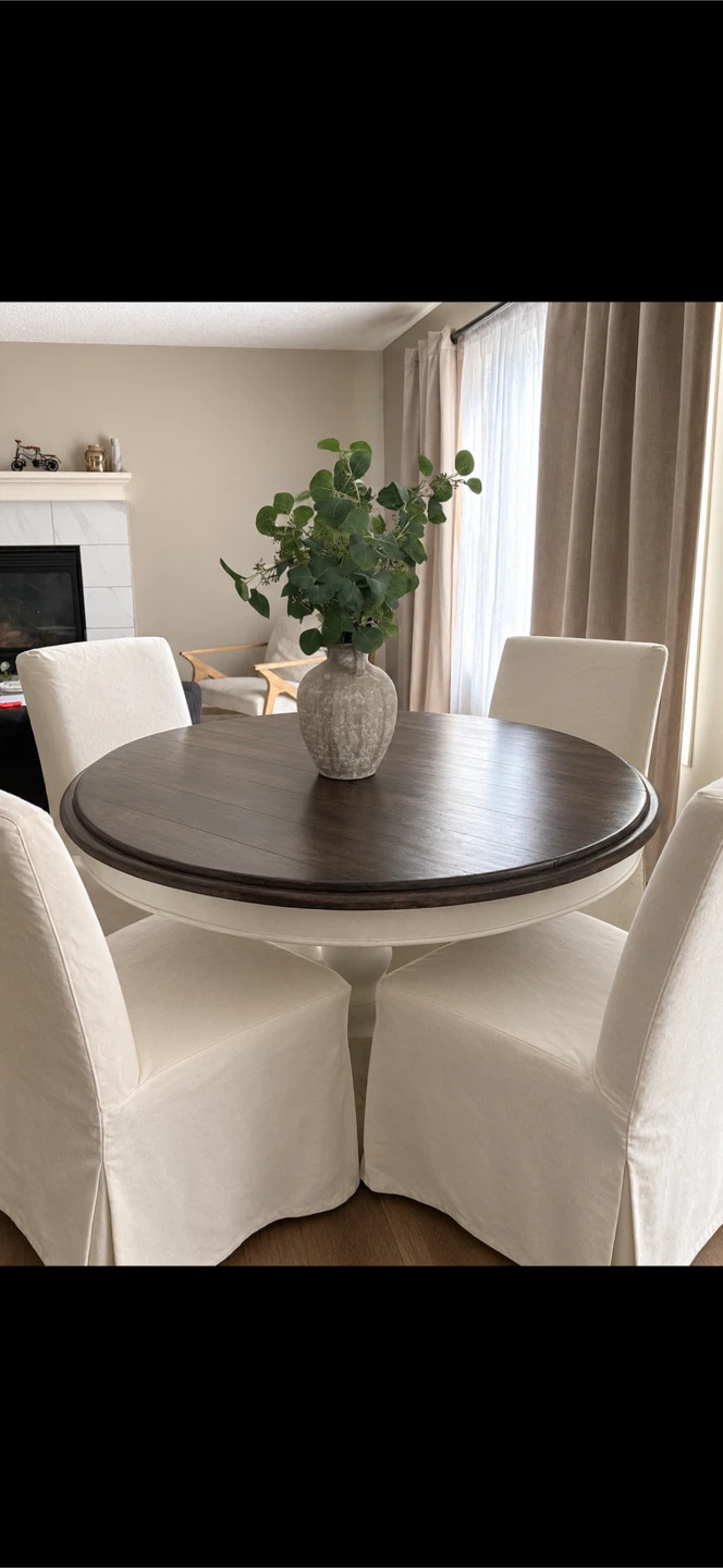 Reclaimed Round wooden dining table snd 4 chairs