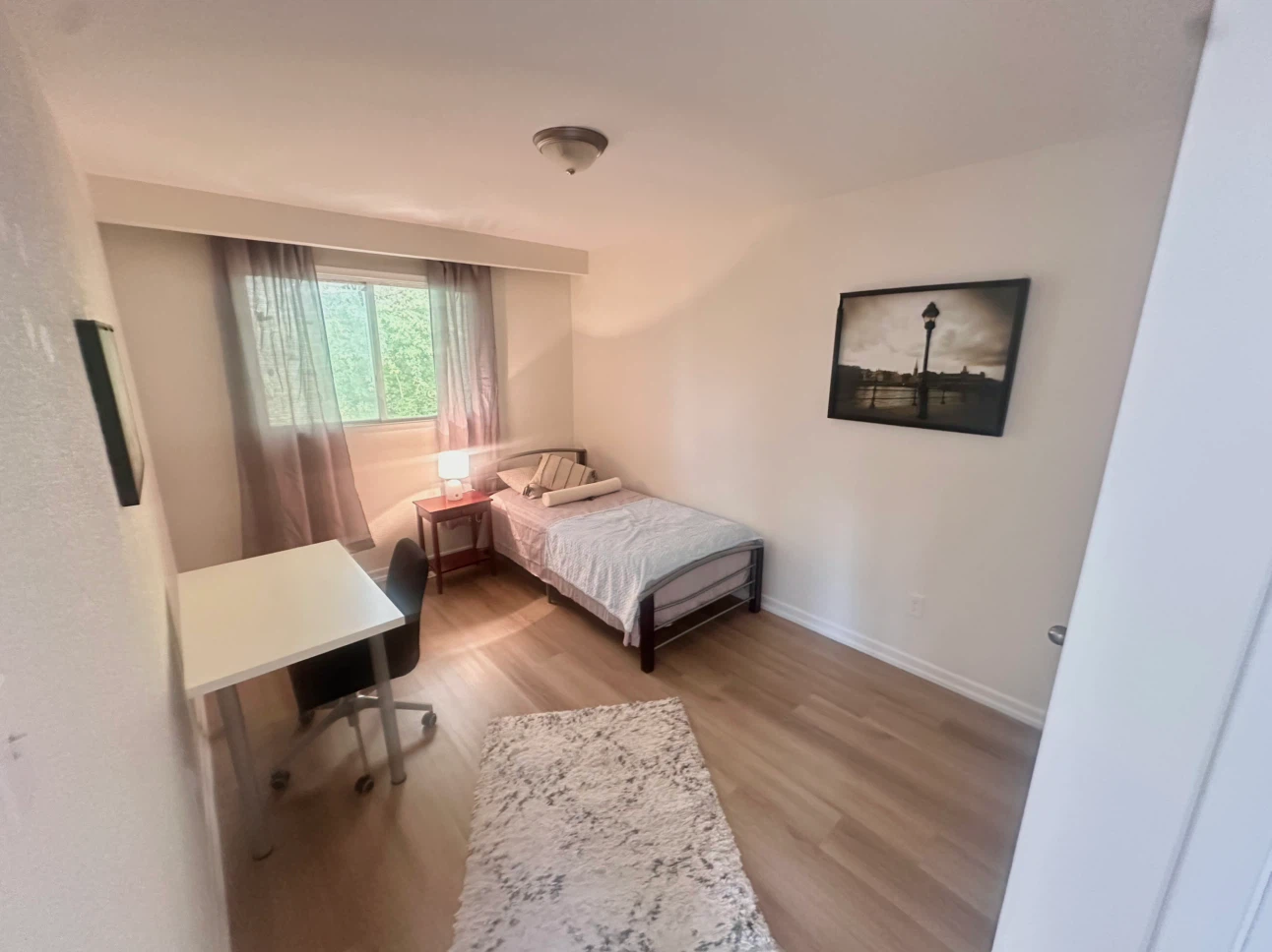 Private room for rent (furnished) - photo 2