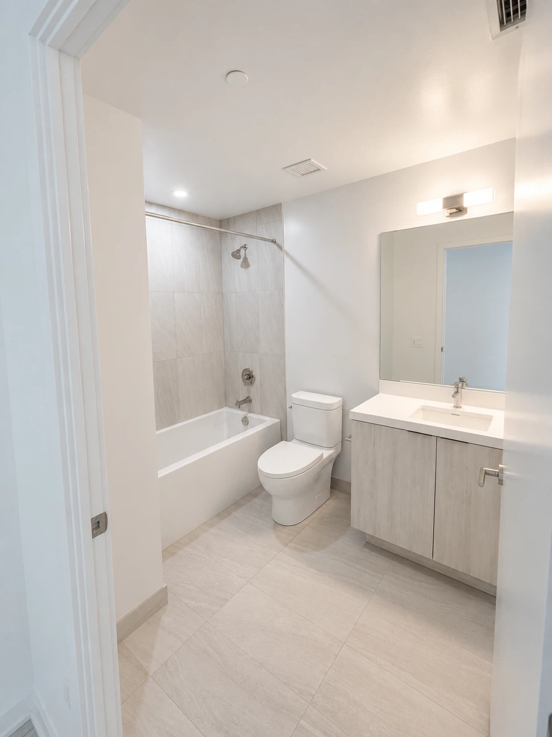 Short term rental condo in North York - photo 2