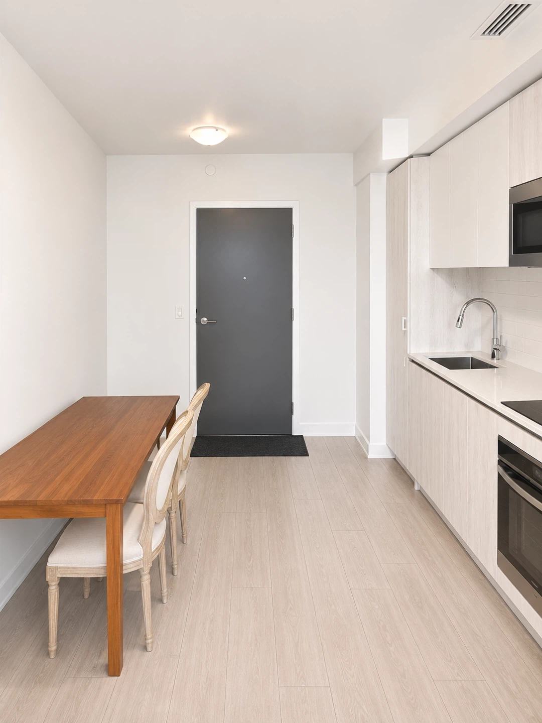 Short term rental condo in North York - photo 3