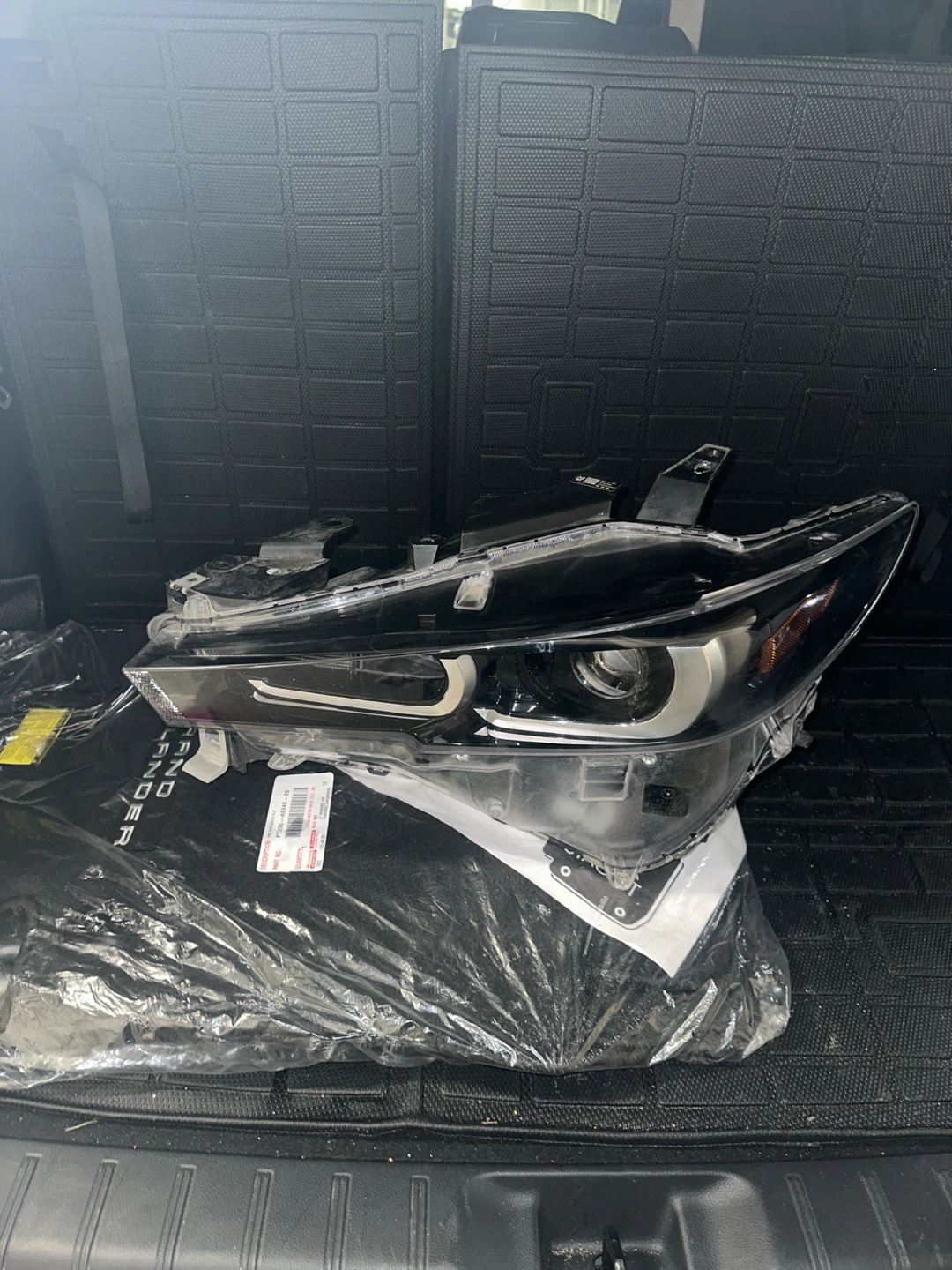 Left side of Mazda headlamp assembly of CX-5 2025 - photo 3