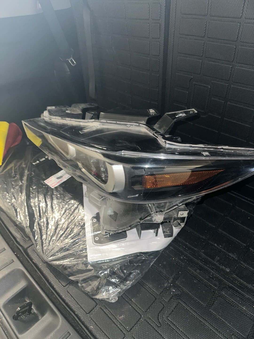 Left side of Mazda headlamp assembly of CX-5 2025 - photo 4