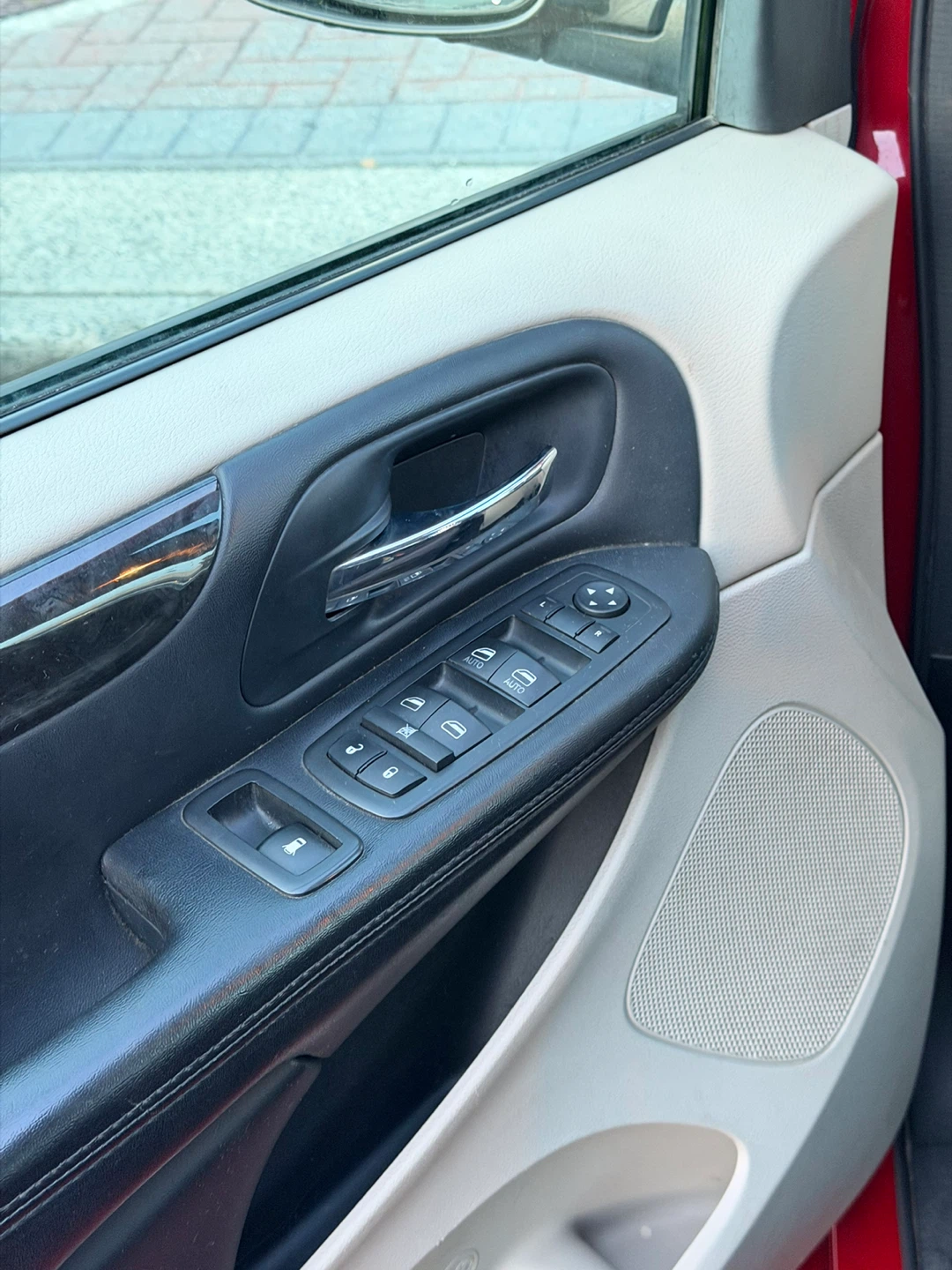 DODGE GRAND CARAVAN MINIVAN - photo 4