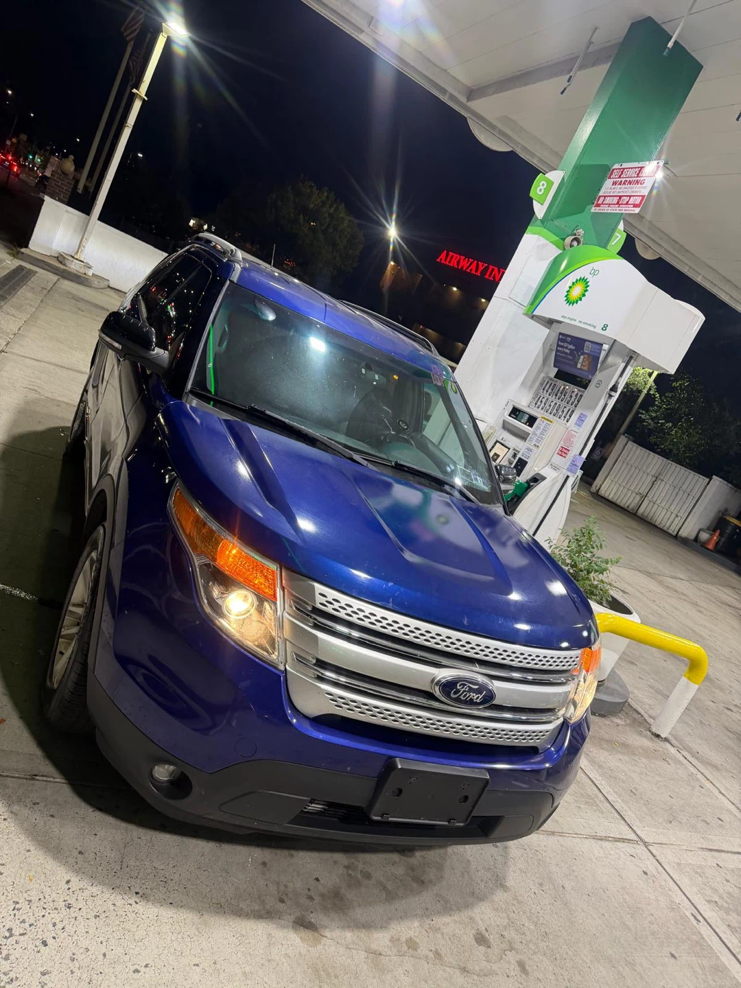 2013 Blue Ford Explorer XLT SUV - photo 4