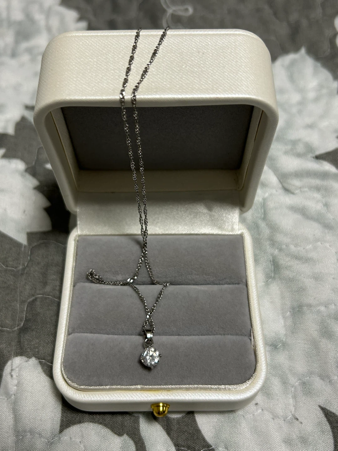 Silver-toned solitaire pendant necklace