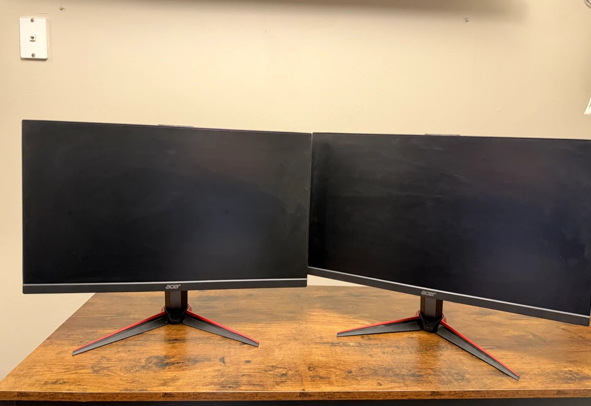 Two Acer Nitro VG240Y bmiix 23.8" Full HD (1920 x 1080)