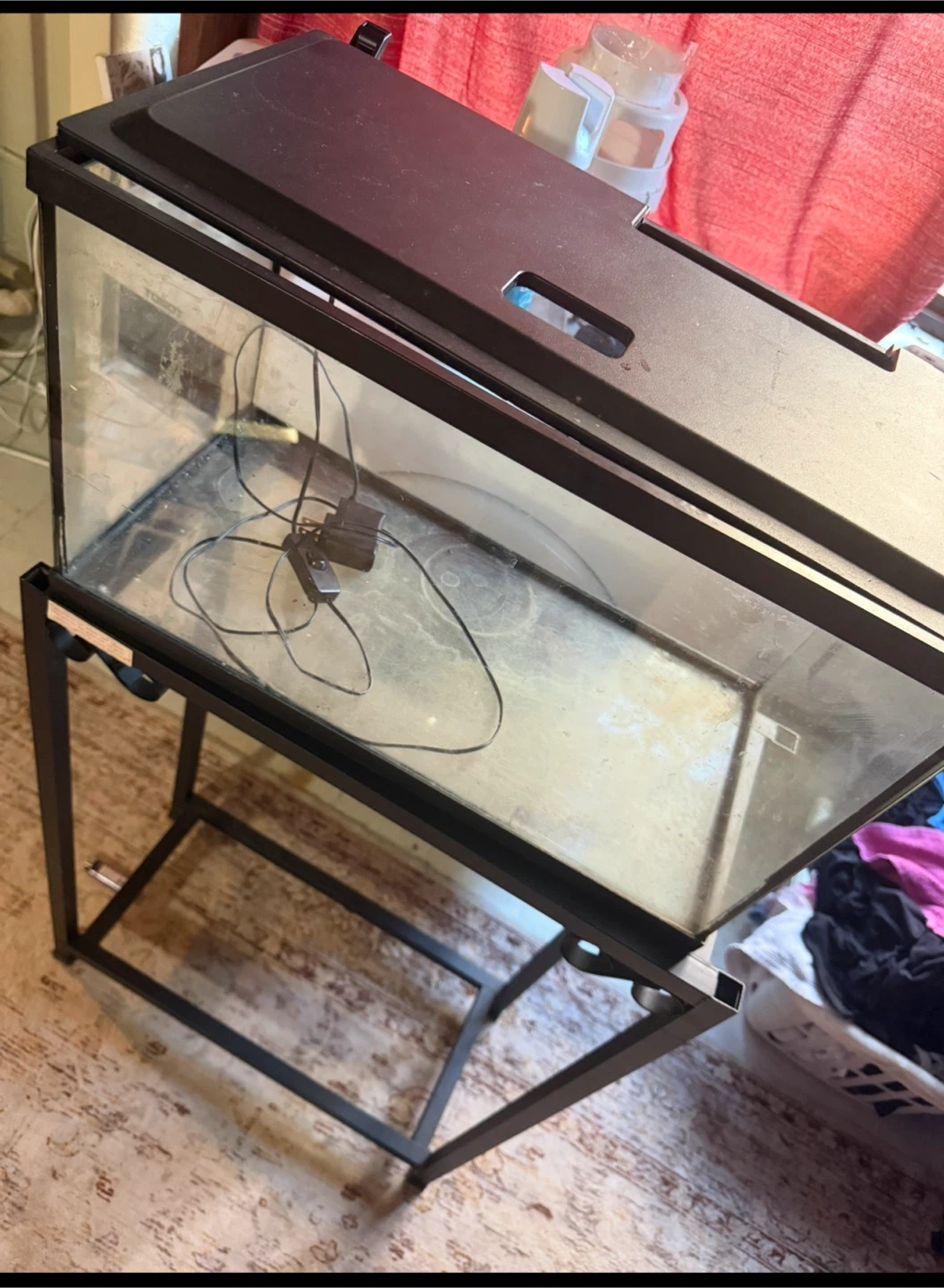 Fish tank with metal stand 10 gallon