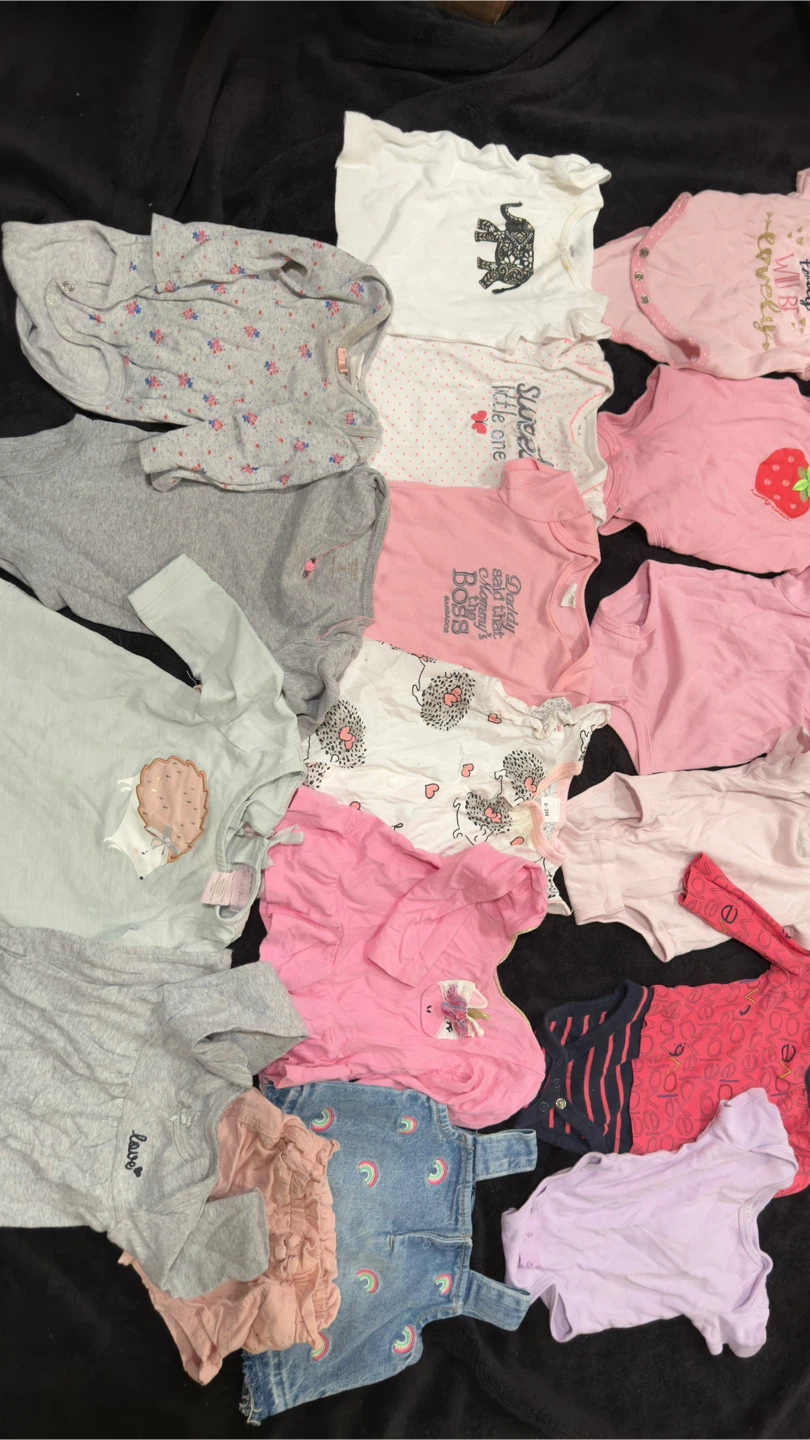 Baby girl clothing bundle 0-6M - photo 2