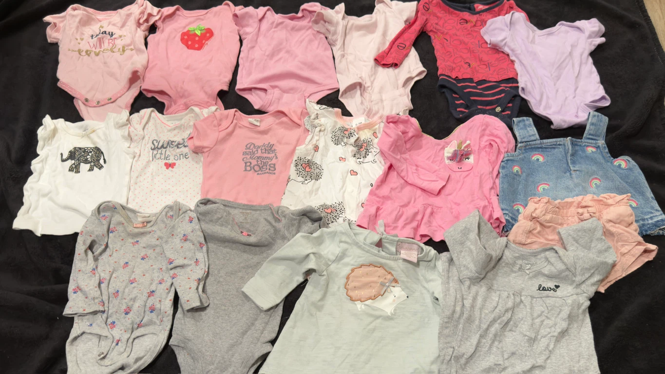 Baby girl clothing bundle 0-6M - photo 3