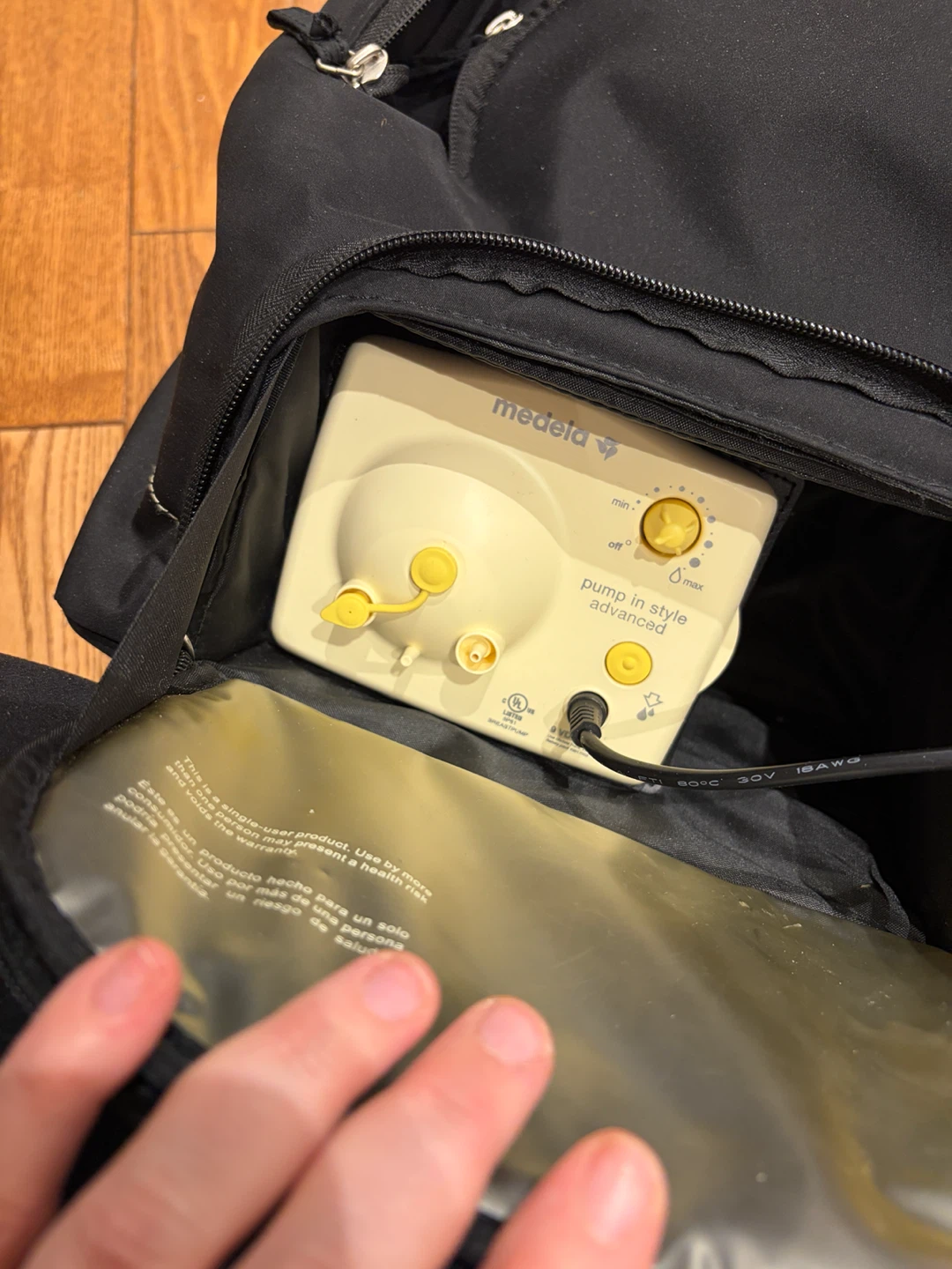 Medela Pump in style advanced with milk bags and nursing pads