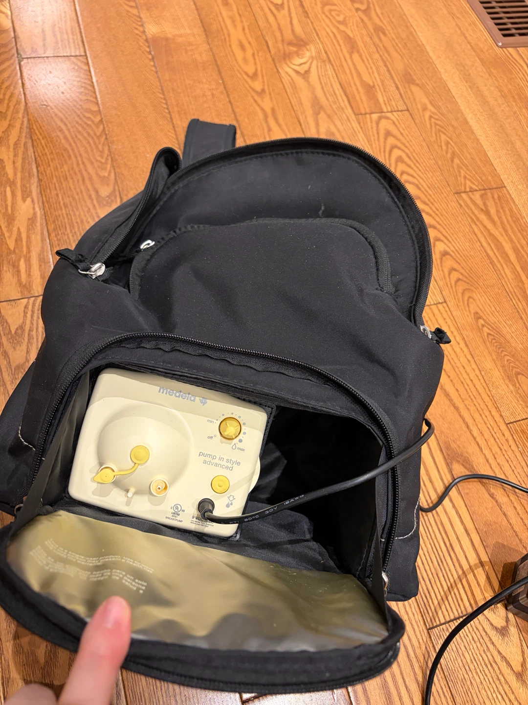 Medela Pump in style advanced with milk bags and nursing pads - photo 3