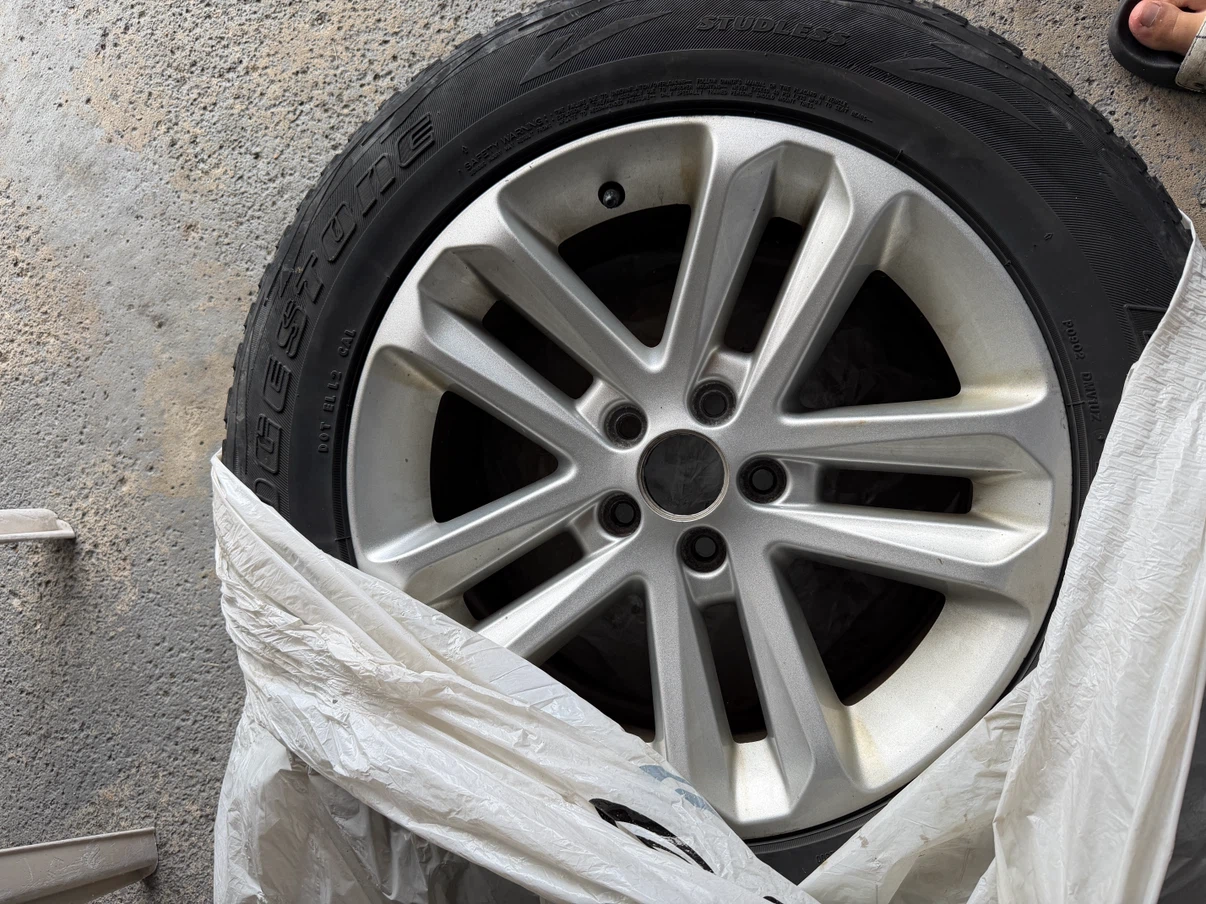 Bridgestone Blizzak DM-V2 Winter Tire 245/60R18 - photo 4