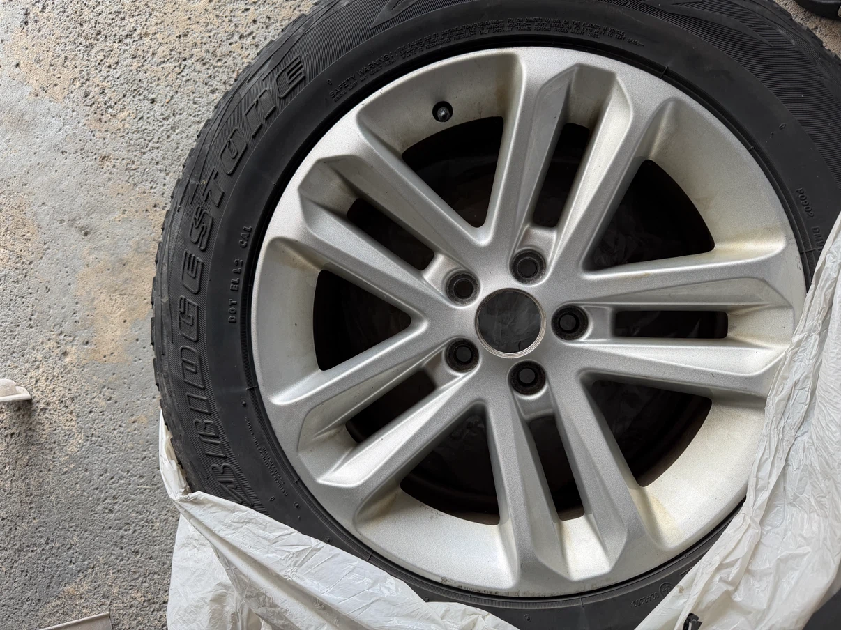 Bridgestone Blizzak DM-V2 Winter Tire 245/60R18 - photo 5