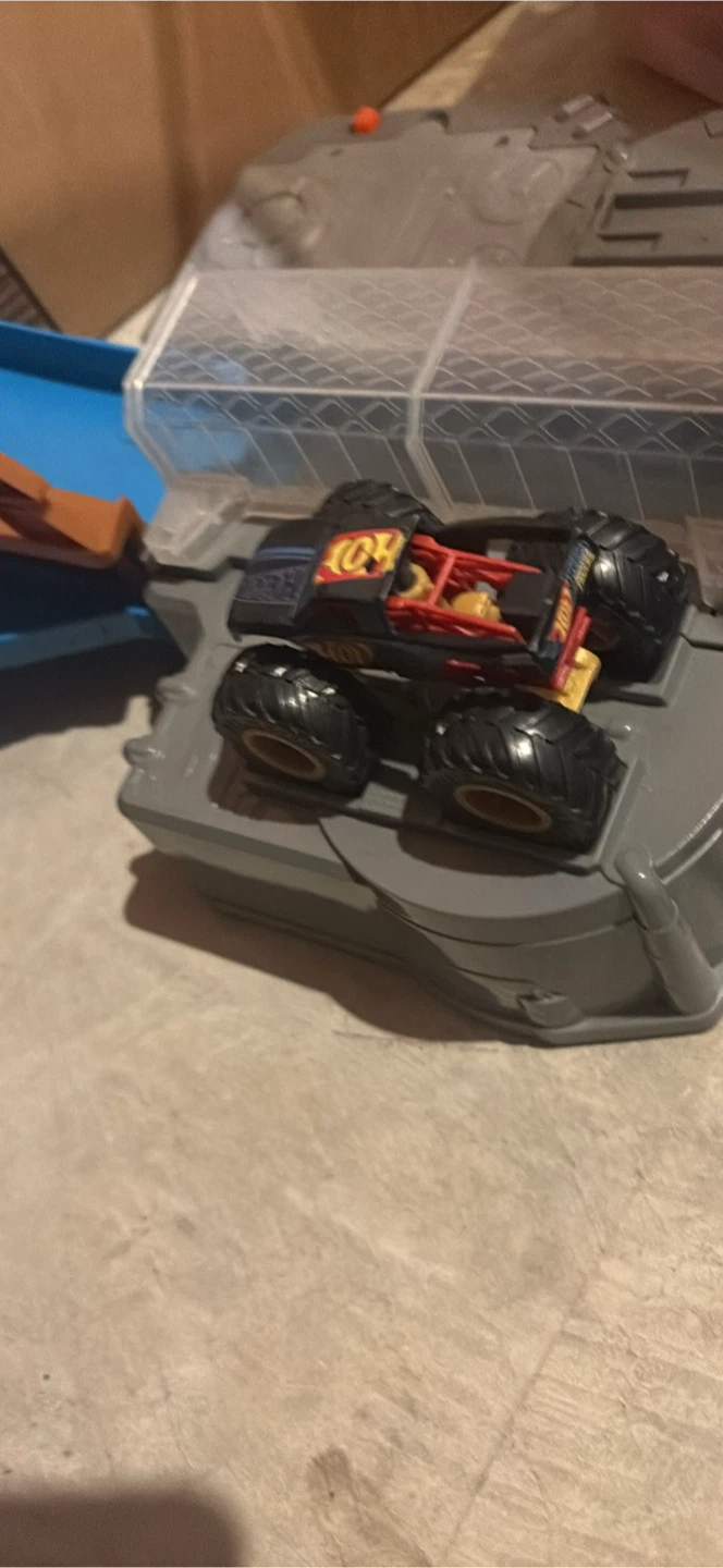 Hot Wheels Monster Trucks Scorpion Sting Raceway - photo 2