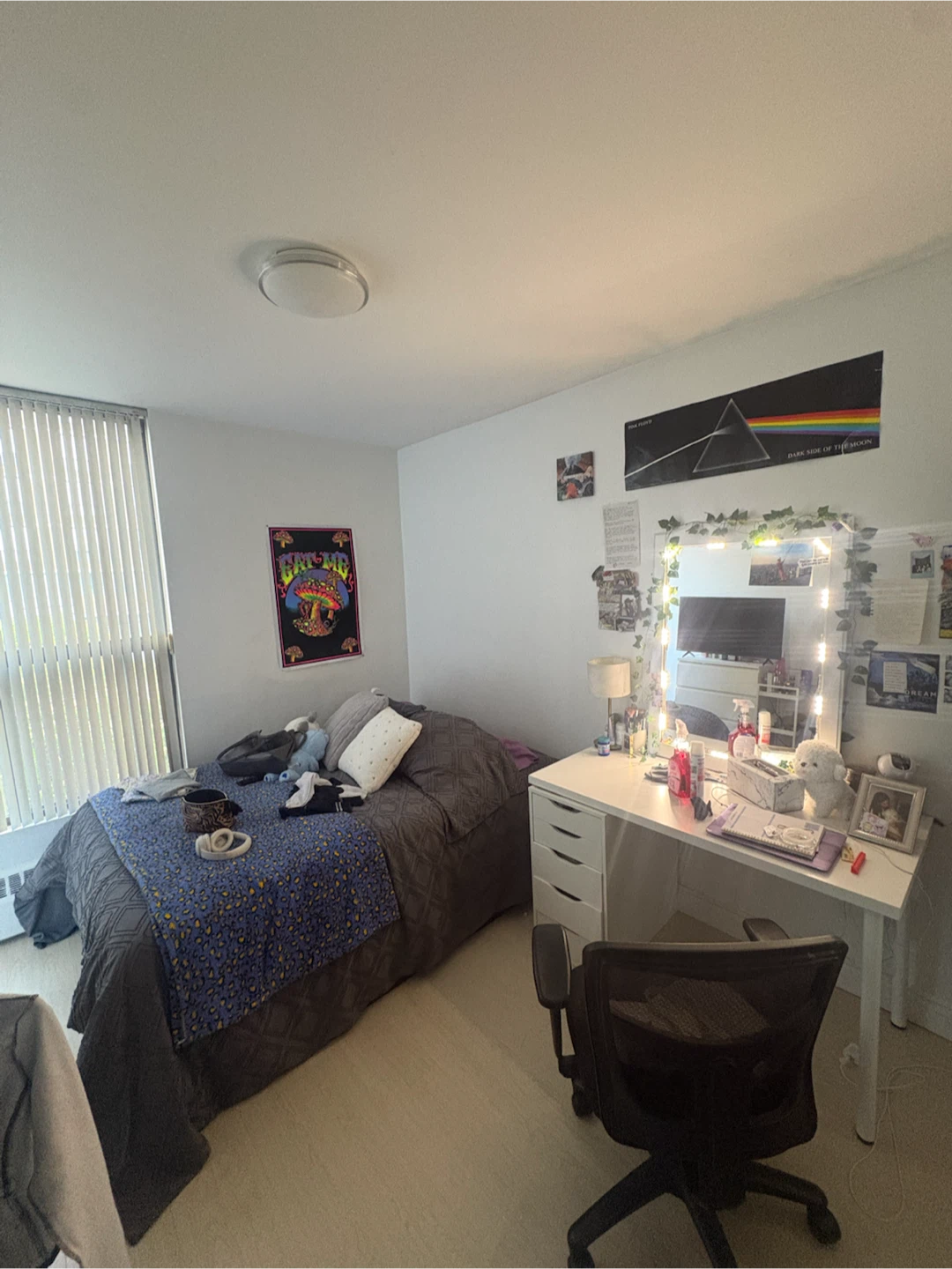 White IKEA desk with a wood-based tabletop and a metal leg - photo 2