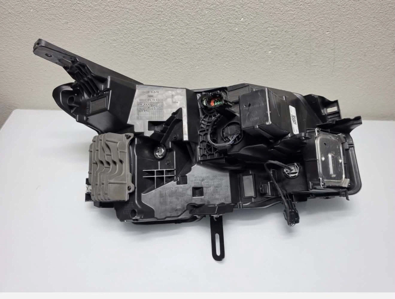 Valeo Nissan LED Headlight Assembly - photo 2
