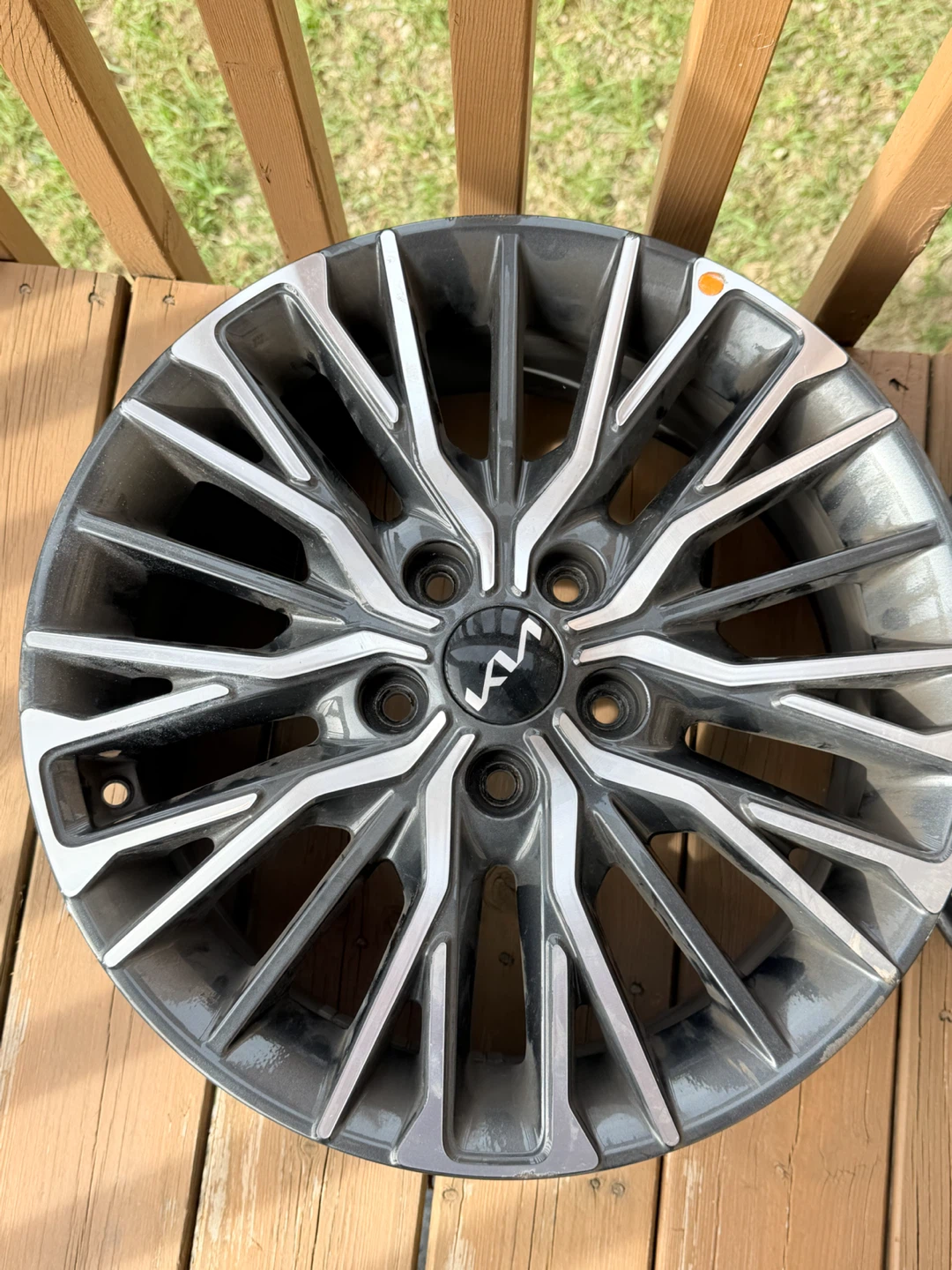 Set of 2 Kia Factory Alloy Wheels - photo 2