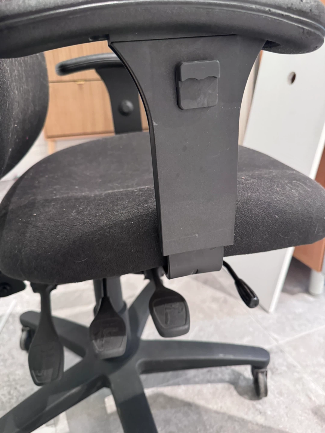 Adjustable Black Office Chair - photo 3