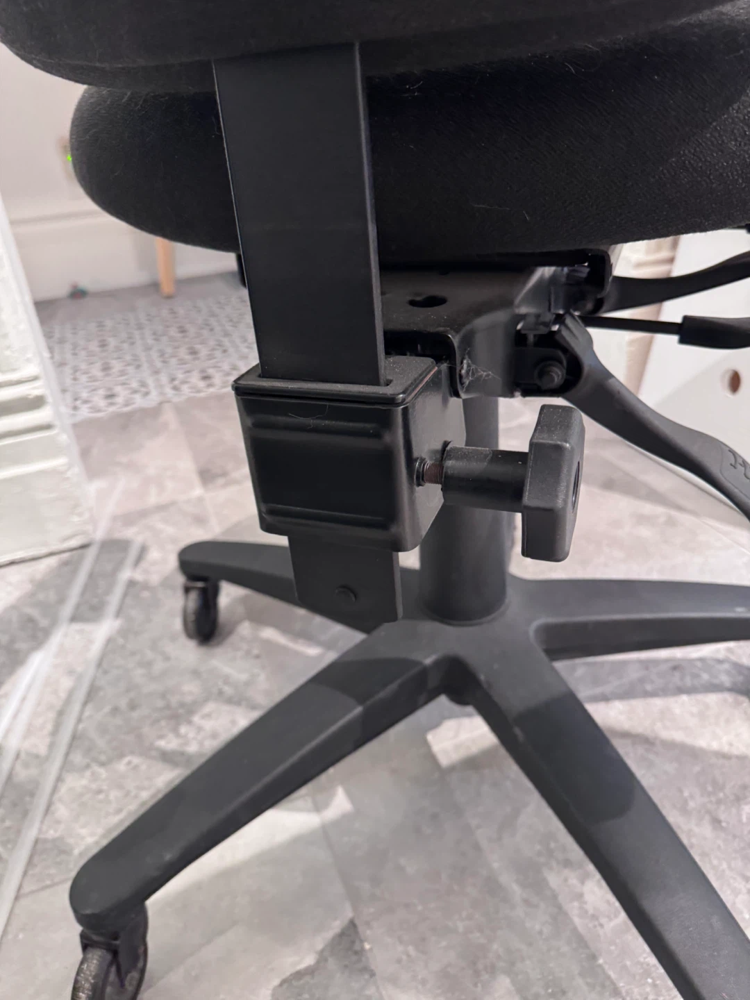 Adjustable Black Office Chair - photo 4
