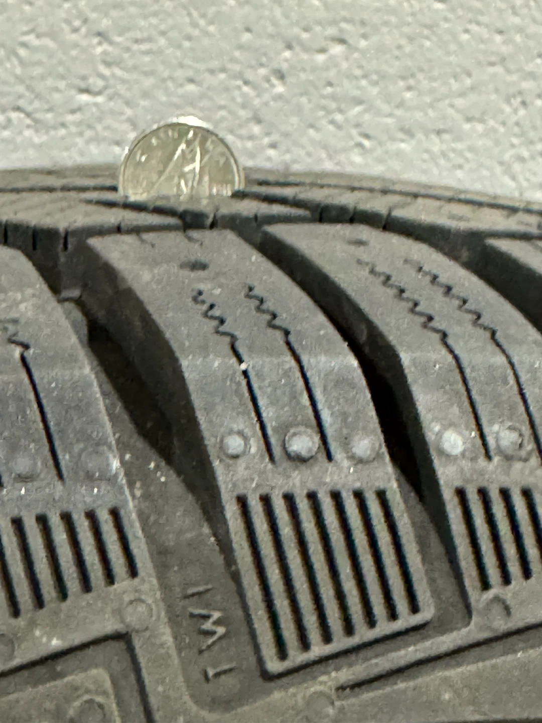 Brand New 235/35 R17 M&S Winter Tire on Rim - One Only - photo 3