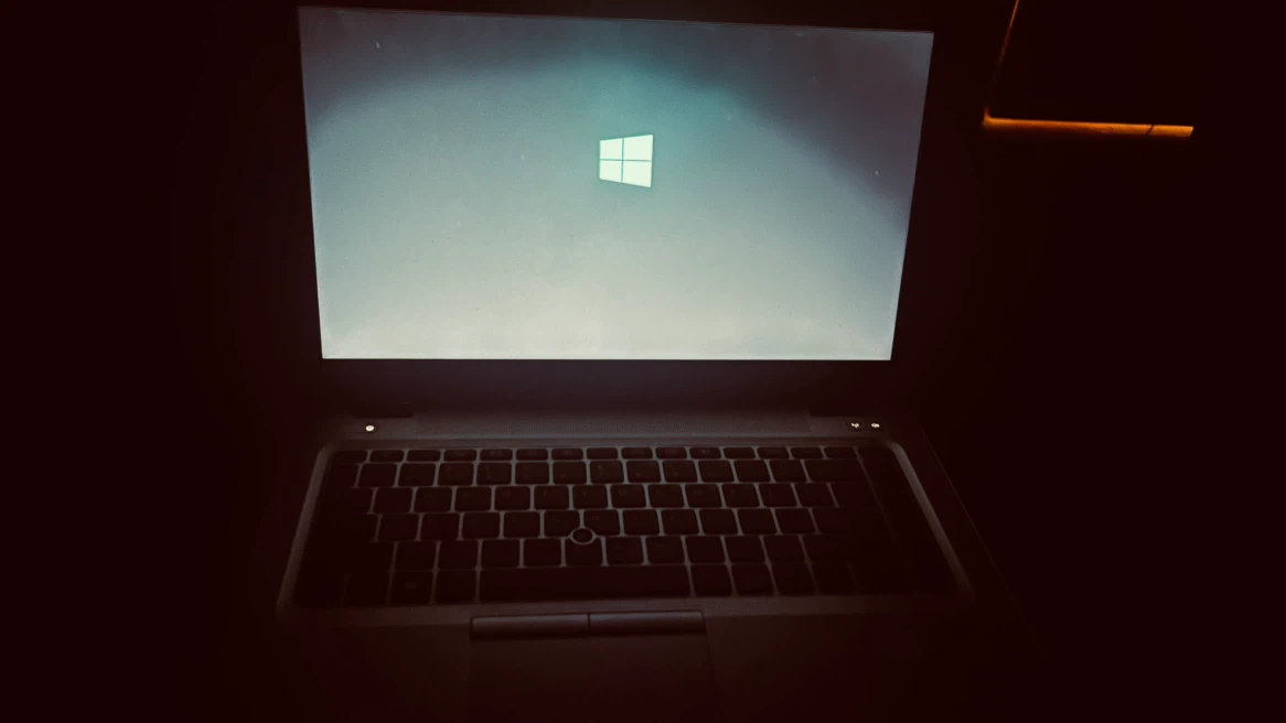 HP EliteBook Laptop - photo 4