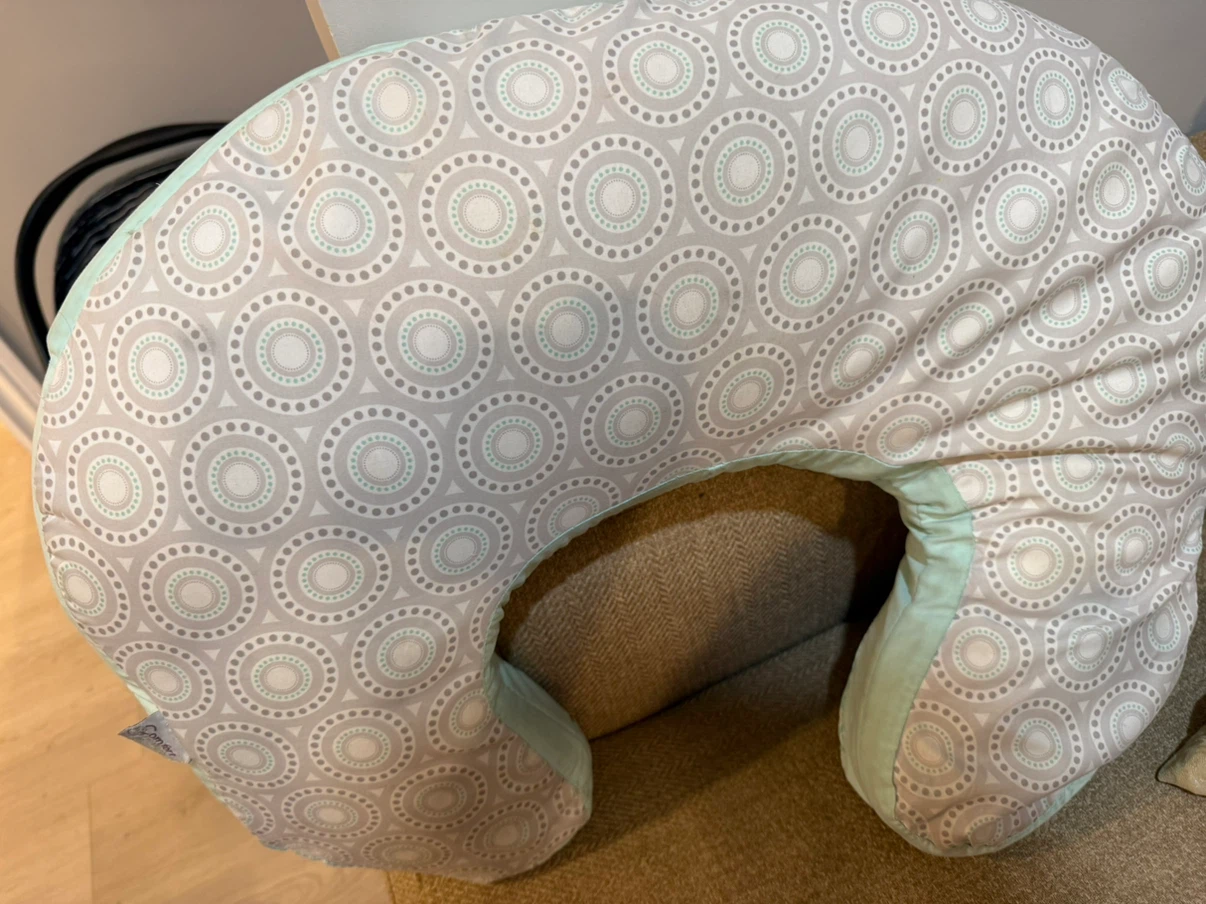 Comfy Kids Nursing Pillow - photo 2
