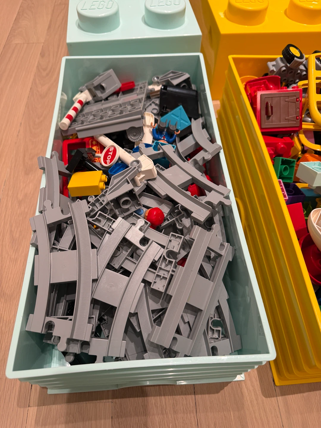 DUPLO Lot + 4 Stackable LEGO Storage Bricks - photo 2