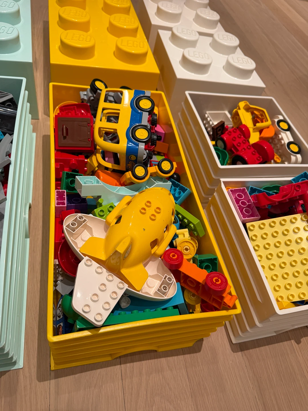 DUPLO Lot + 4 Stackable LEGO Storage Bricks - photo 3