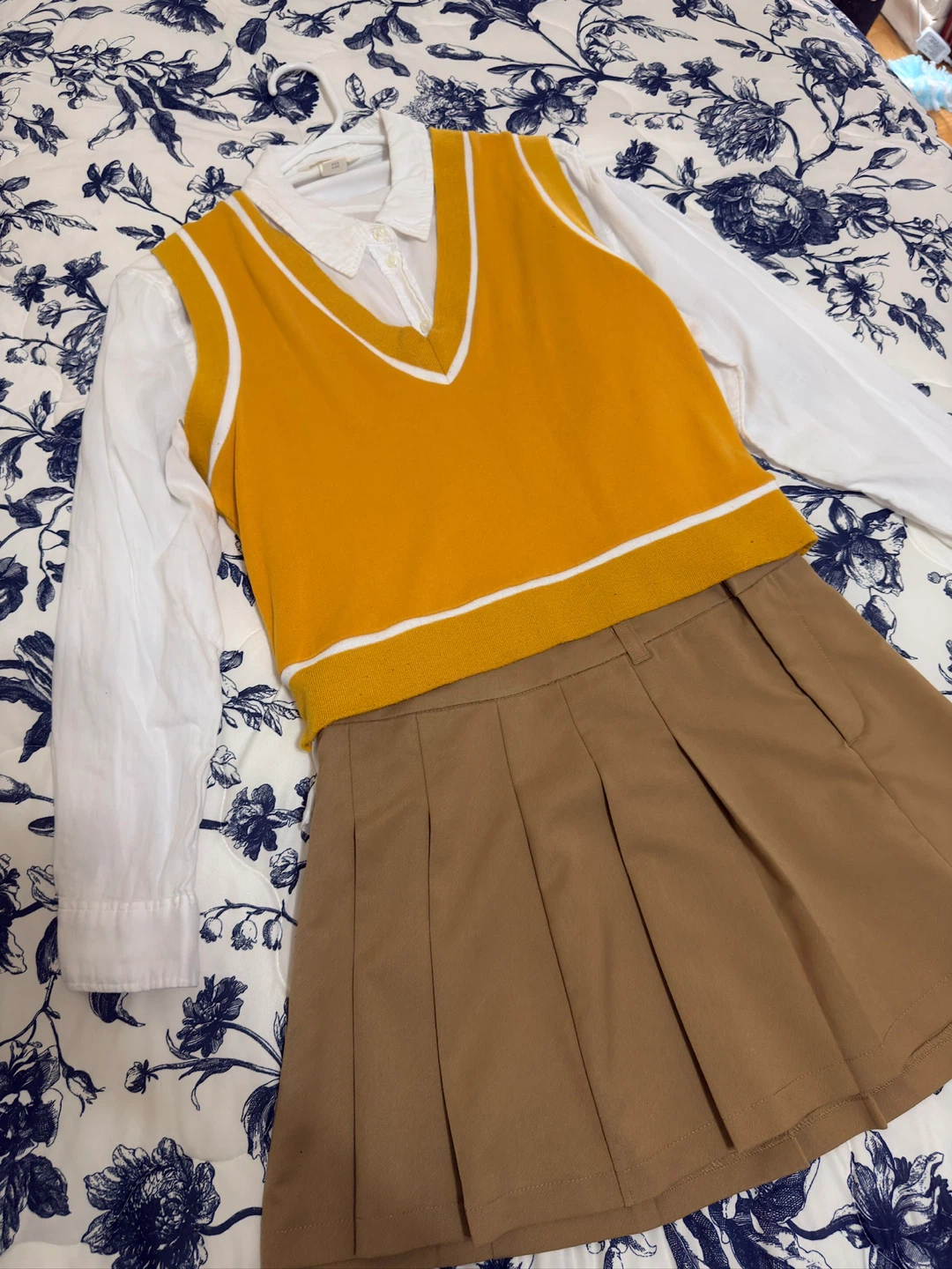 Forever 21 Yellow V-Neck Knit Vest Fall core OUTFIT BUNDLE - photo 4