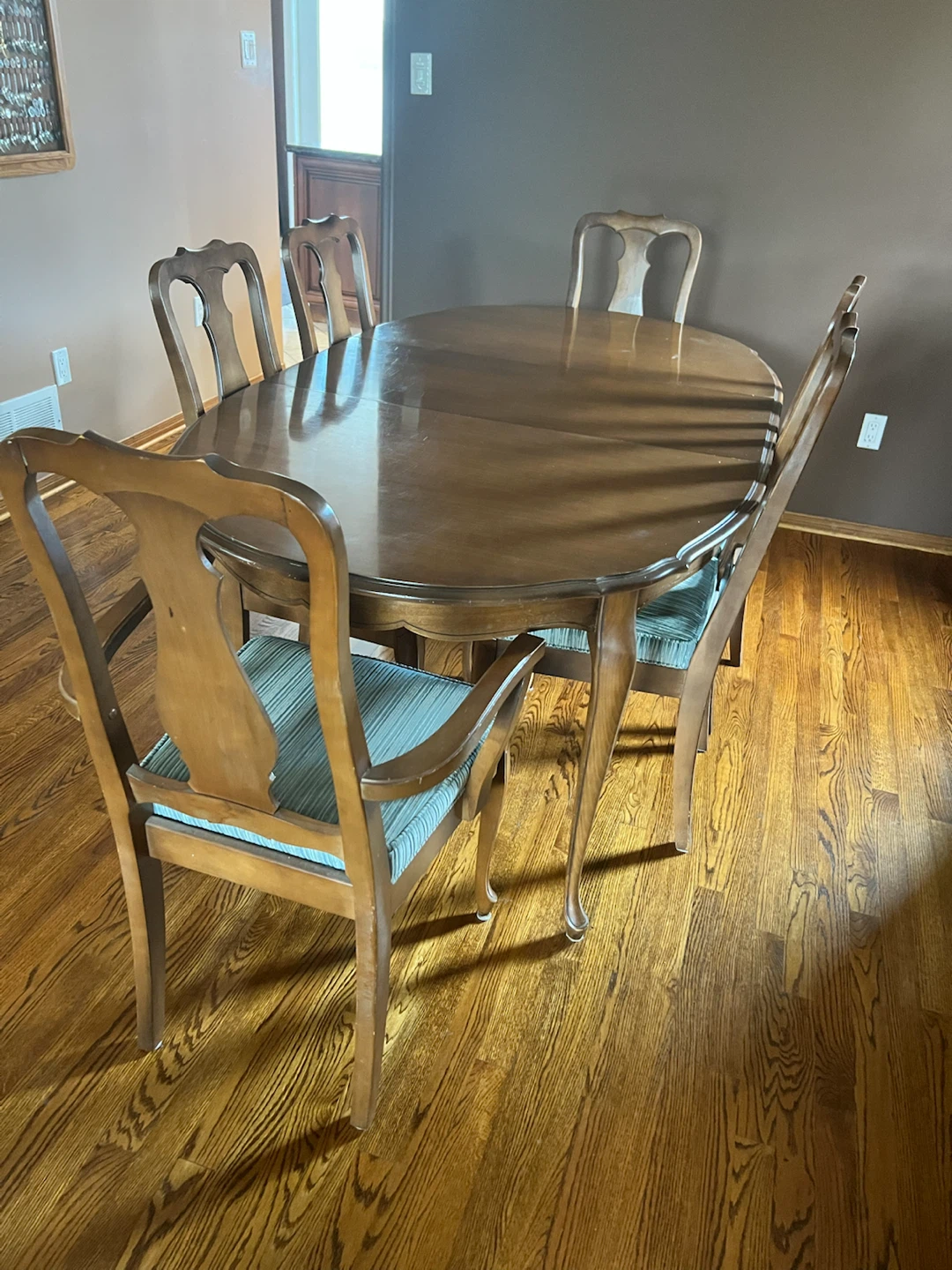 Vintage Dining Table Set with Hutch - photo 2