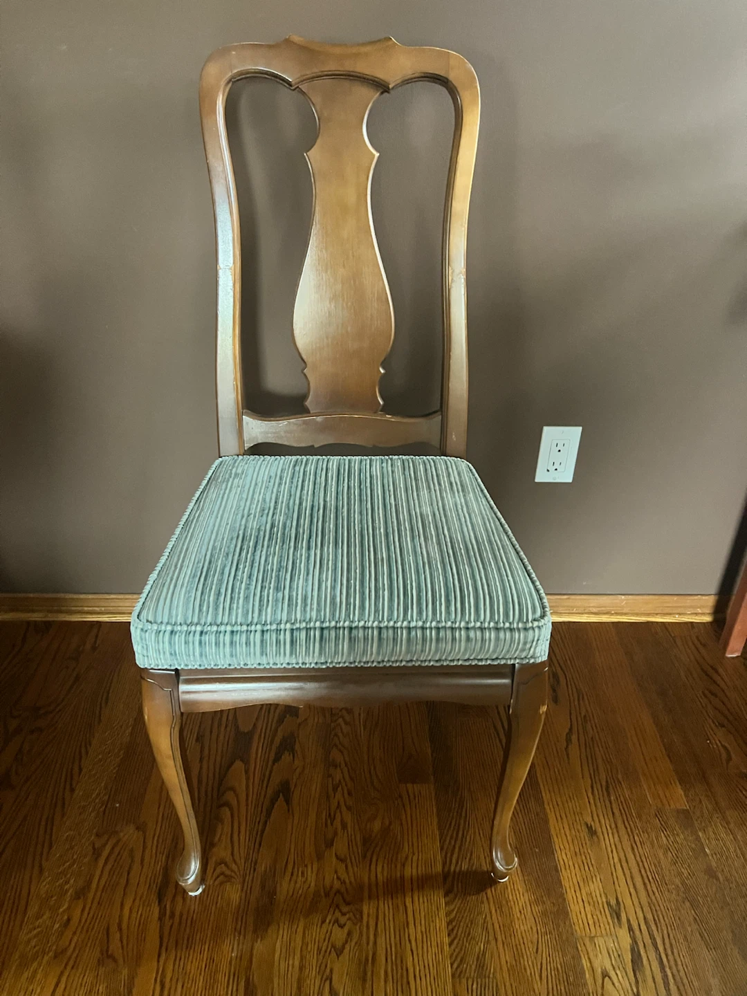 Vintage Dining Table Set with Hutch - photo 4