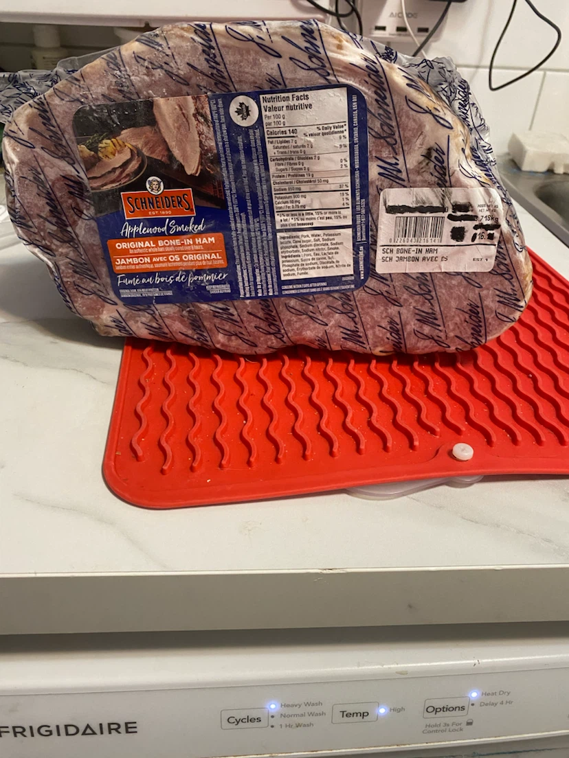 Delicious Schneiders Applewood Smoked Bone-in Ham 3.718 kg